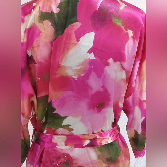 Lilac & London - Beautiful Soft & Cozy Robe - Picture 5 of 9